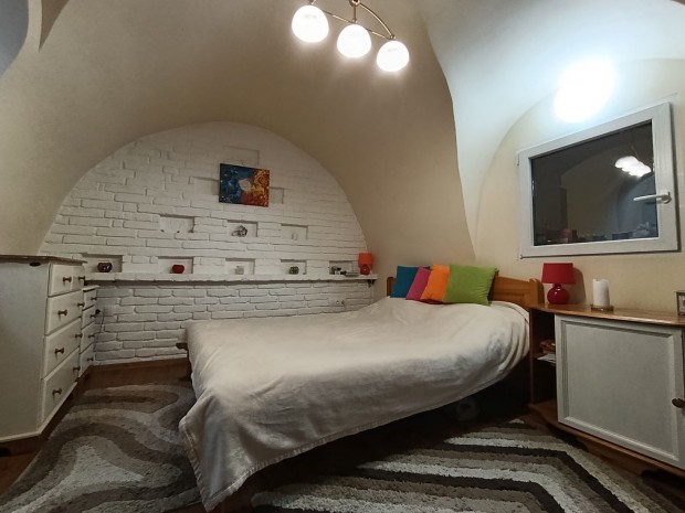 Kiad� Lak�s, Veszpr�m 200.000 Ft