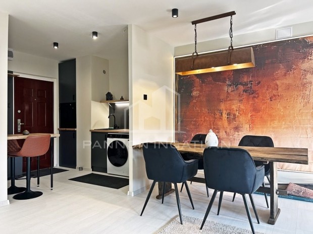 Kiad� Lak�s, Veszpr�m 220.000 Ft