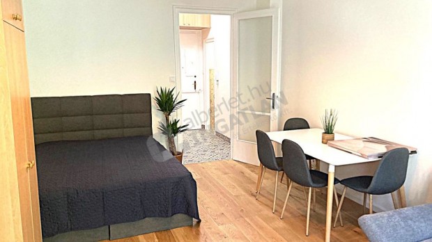 Kiad� MAMMUT-n�l L�v�h�z utc�ban fel�j�tott, berendezett garzon.