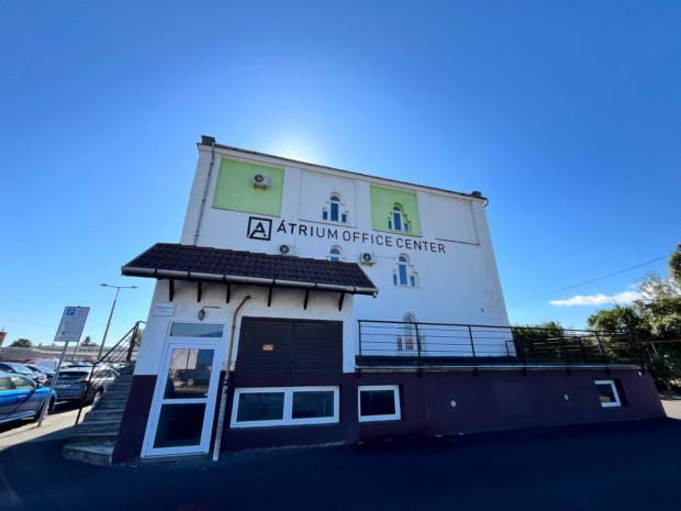 Kiad� Miskolc V�g�h�d utc�n egy �sszesen 140 m nagys�g� iroda,