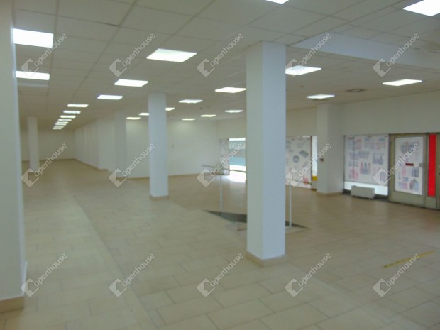 Kiadó Miskolc belvárosi, utcafronti 535 m2-es üzlethelyiség