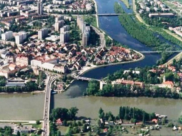 Kiad� �n�ll� �p�let, Rakt�r Szolnok Belv�ros, Tisza Part