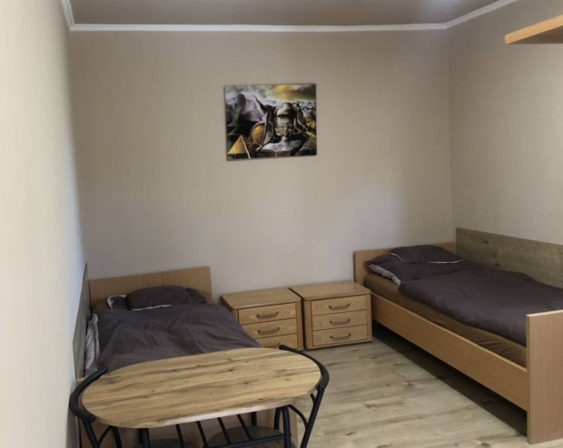 Kiad Szlls Munkszlls Apartman Komrom