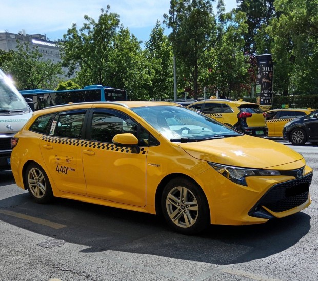 Kiadó Taxi Tartós Bérlettel (2 év és tied az autó!)