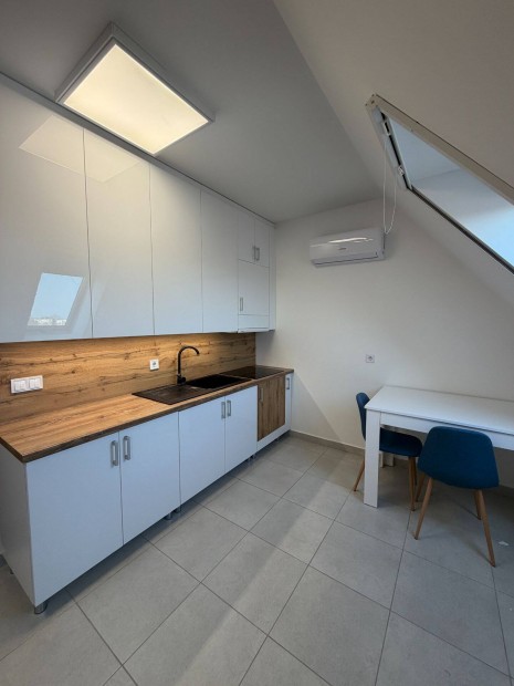 Kiad� �j �p�t�s� Lak�s Szolnok