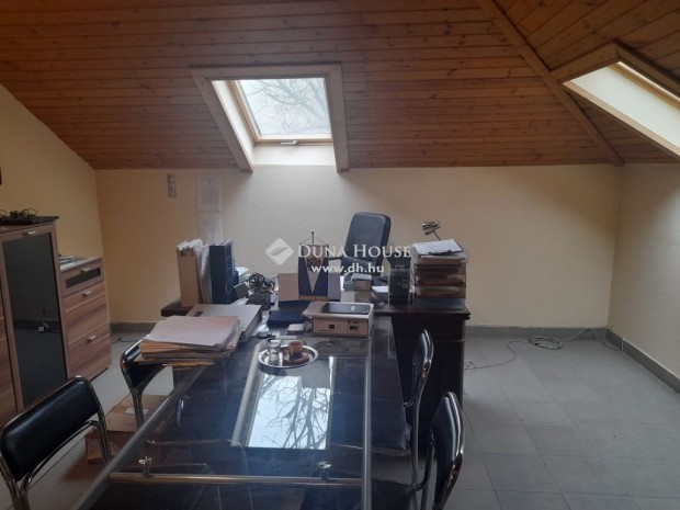 Kiadó Üzlethelyiség, Gödöllő