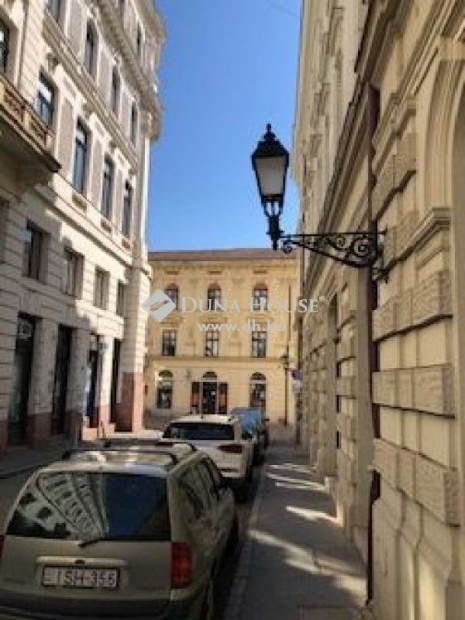 Kiad zlethelyisg, Pcs