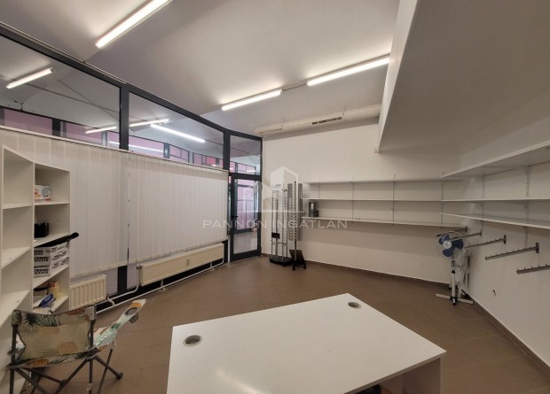 Kiad� �zlethelyis�g, Veszpr�m 80.000 Ft