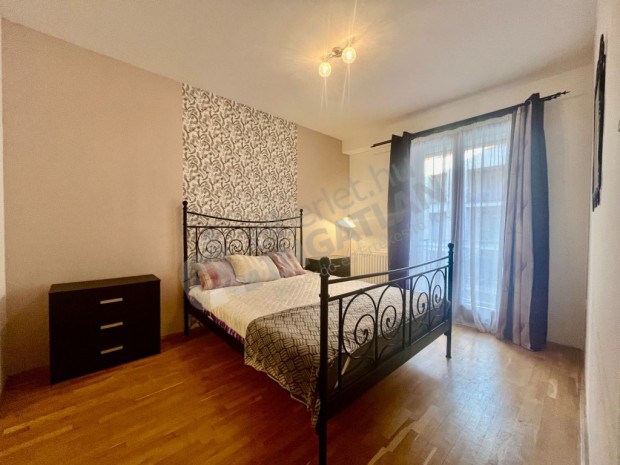 Kiad� VII. ker�let Kazinczy utc�ban 3 szob�s, 71m2-es lak�s