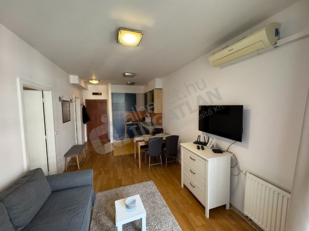 Kiad� VI. ker�let Kir�ly utc�ban 2 szob�s lak�s