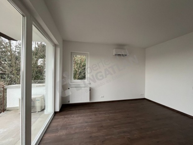 Kiad� XII, ker�let V�rosk�ti �t�n 99m2-es, fel�j�tott 4+1 szob�s lak�s