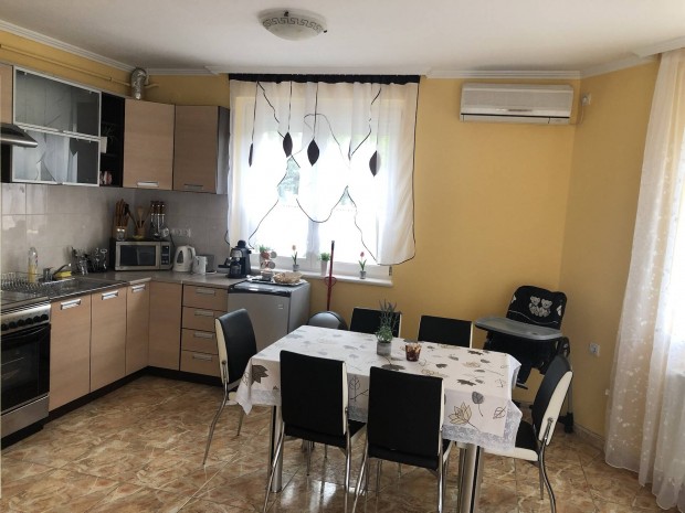 Kiad� (Sorh�zi 5 szob�s h�z kis udvarral) 