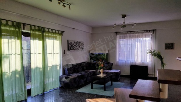 Kiad�, XVI �rvezet� utc�ban 5 szob�s csal�di h�z gar�zzsal, pinc�vel