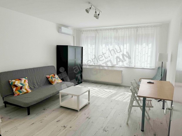 Kiad� a Pr�ter utc�ban egy ig�nyesen fel�j��tott panel lak�s