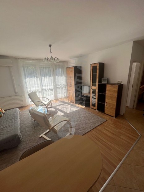 Kiad� a XIII. ker. Visegr�di utc�ban egy 1+1 f�l szob�s lak�s.