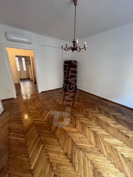 Kiad� a XIII ker Balzac utc�ban 2 sz lak�s.