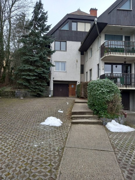 Kiad� a XII. ker�let Trencs�ni uti 3 szob�s lak�s.