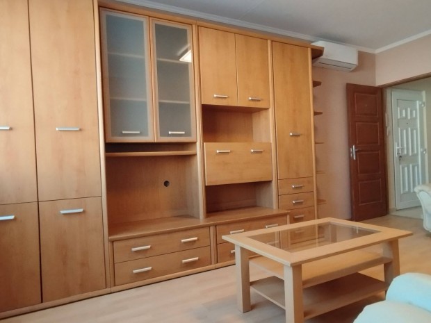 Kiad� alb�rlet Debrecenben