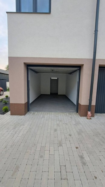 Kiad� alb�rlet Hajd�b�sz�rm�ny 