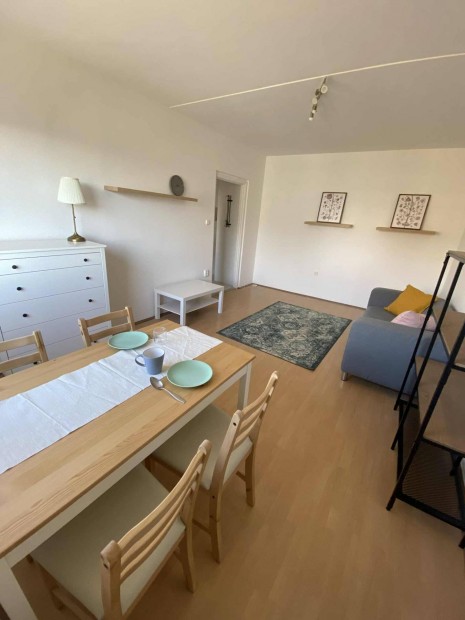 Kiad� alb�rlet P�cs, Kertv�ros (Nagy Imre �ton G�mb�c k�zel�ben)