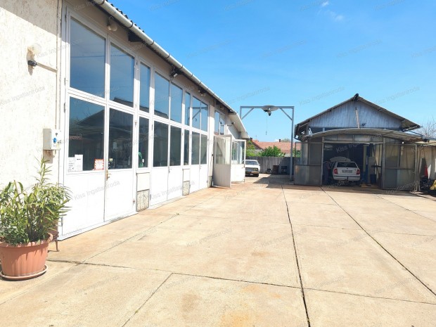 Kiad� aut�szerel� m�helykomplexum Orosh�z�n  teljes