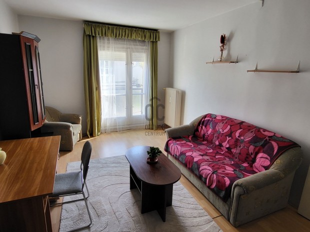 Kiad� az Egyetem szomsz�ds�g�ban 2 szob�s lak�s