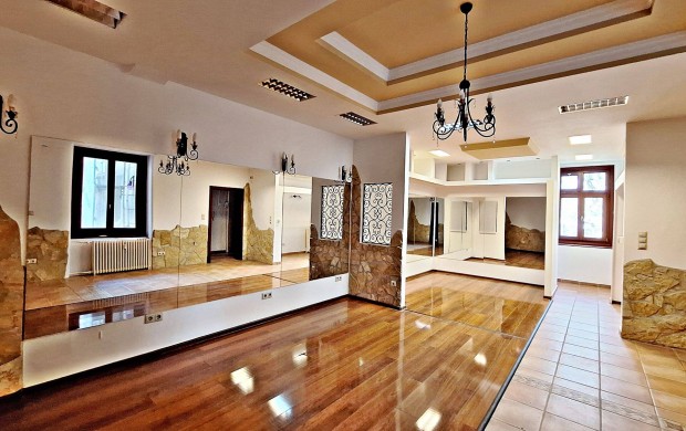 Kiad� belv�rosi, magasf�ldszinti iroda