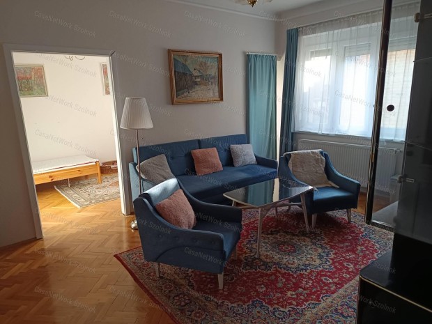 Kiadó belvárosi bútorozott lakás