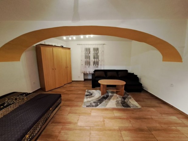 Kiad� belv�rosi fel�j�tott t�glalak�s