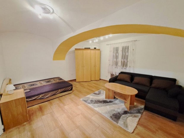 Kiad� belv�rosi fel�j�tott t�glalak�s