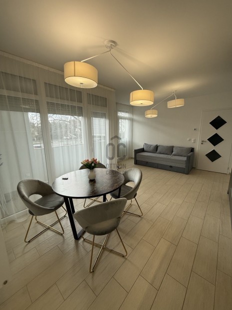 Kiad� belv�rosi lak�s