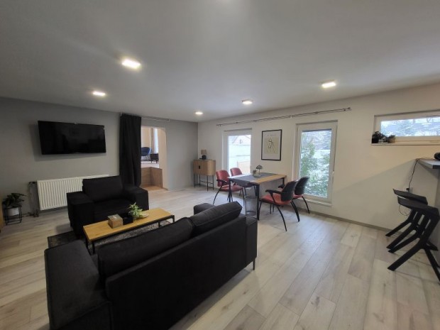 Kiad� belv�rosk�zeli kertes, z�ld�vezeti t�glalak�s