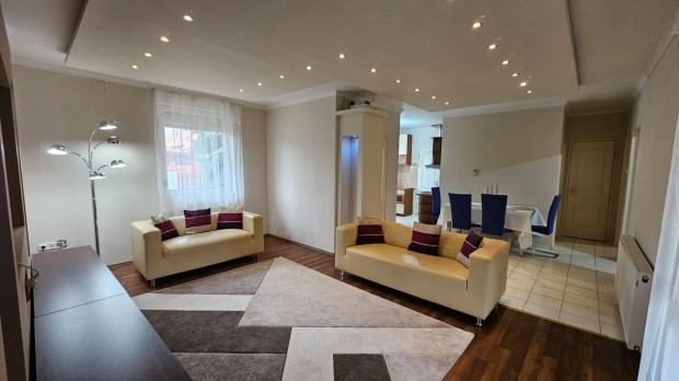 Kiad� csal�di h�z Gy�lon nyugalom, k�nyelem, z�ld k�rnyezet!