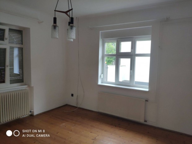 Kiad� csal�di h�z r�koscsaba-�jtelepen