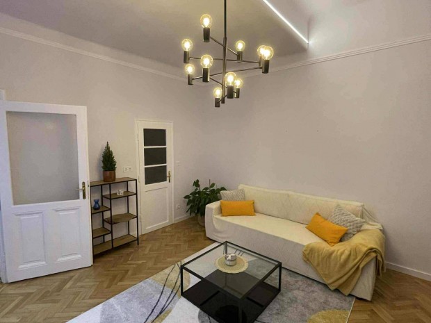 Kiad� csendes lak�s a Keleti p�lyaudvarn�l azonnal k�lt�zhet�