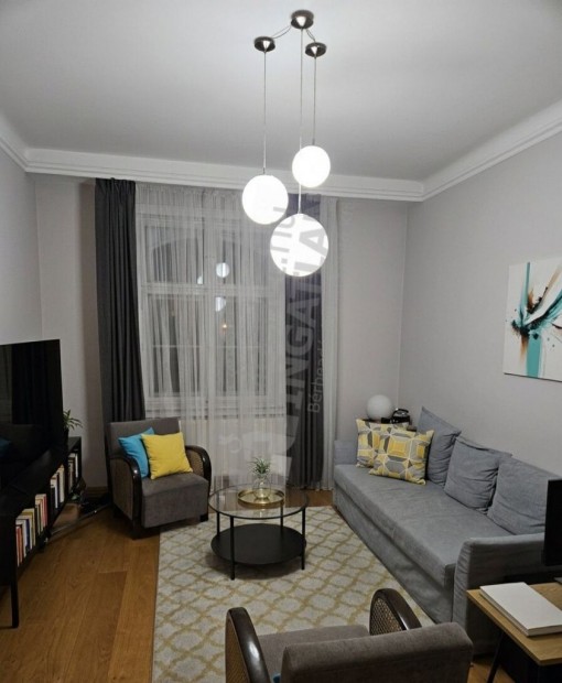 Kiad� egy 2 szob�s, m�sodik emeleti 65 nm-es lak�s a Luk�cs utc�ban