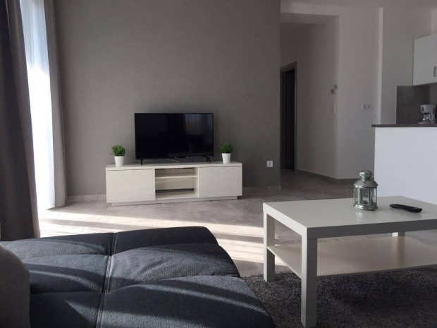 Kiad� egy 3 szob�s + nappalis 90nm lak�s!