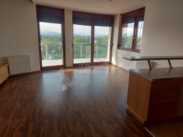 Kiad� egy 3 szob�s lak�s a Marina parton!