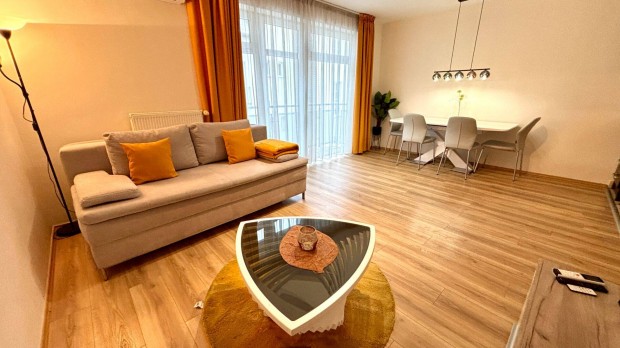 Kiad� egy eleg�ns, azonnal k�lt�zhet�, fel�j�tott lak�s Paulai Ede u