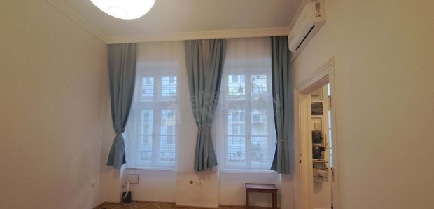 Kiad� egy g�pes�tett 2. emeleti 1+1 szob�s kislak�s, Bihari J. utc�ban