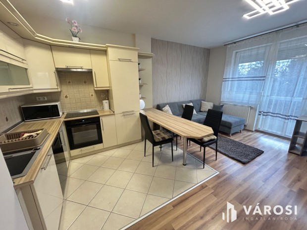 Kiad� egy gy�ny�r� & vil�gos lak�s a f�redikapuban!!