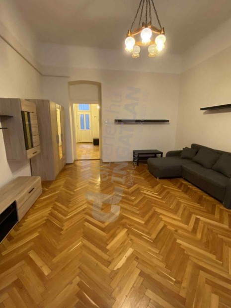 Kiad� egy lak�s a Radn�ti Mikl�s utc�ban �jlip�tv�rosban!