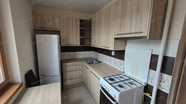 Kiad� fel�j�tott, b�torozott lak�s Sopron Jerev�n lak�telepen!