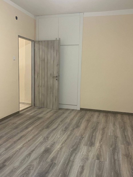 Kiadó felújított lakás, üzleti célra Tatabánya Platán téren