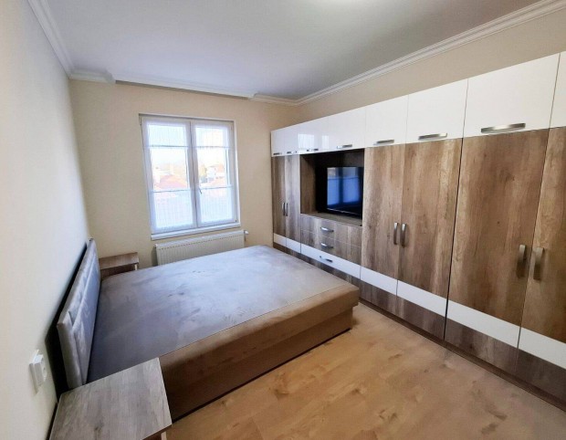 Kiad� fel�j�tott lak�s az Eg�szs�g�gyi Kar mellett!