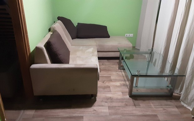 Kiad� f�ldszinti, 35nm-es, 2 szob�s, g�zf�t�ses lak�s