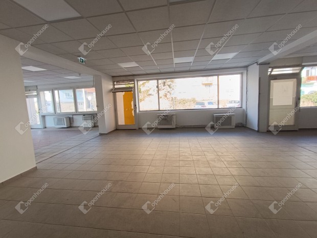 Kiadó frekventált helyen fekvő 260 négyzetméteres üzlethelyiség