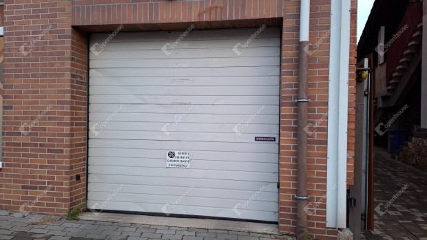 Kiad� gar�zs Debrecenben