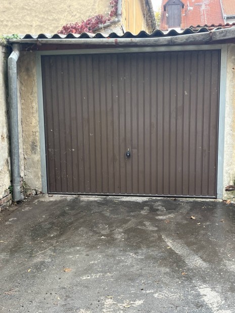 Kiadó garázs Pécs Igló utca