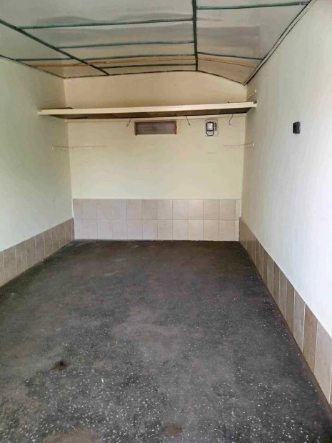 Kiad� gar�zs Szolnok